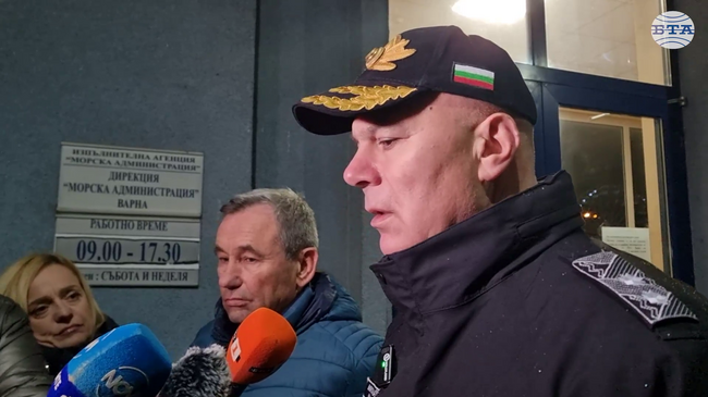 Евакуирани са трима души от танкера, заседнал край Ахтопол