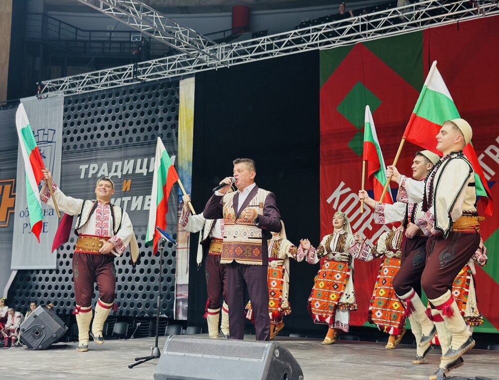 Над 800 участници представиха силата на българския фолклор в тазгодишното „Коледно надиграване“ в Русе