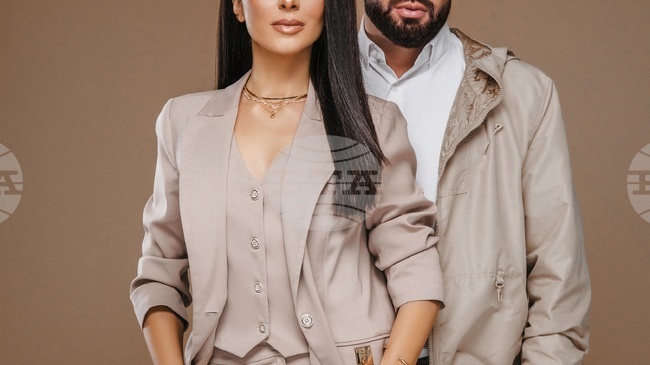 Изпълнителите Дамян Попов и Миа представят нов празничен дует „Коледен звън"