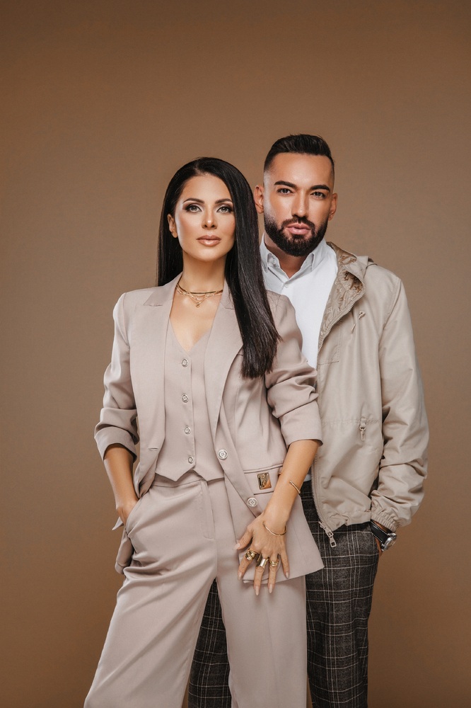 Изпълнителите Дамян Попов и Миа представят нов празничен дует „Коледен звън"