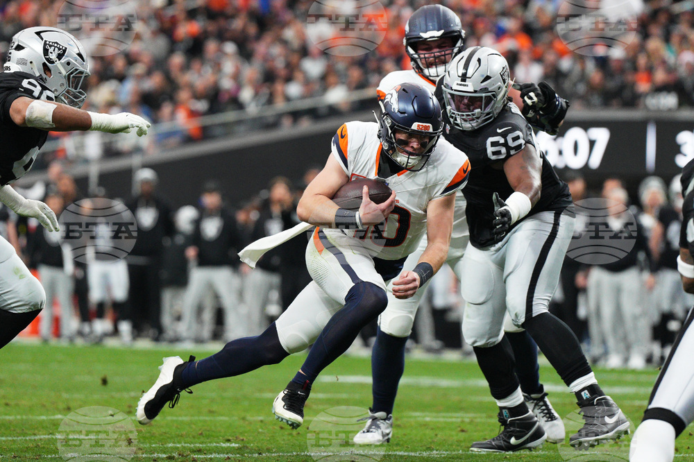 Broncos Raiders Football