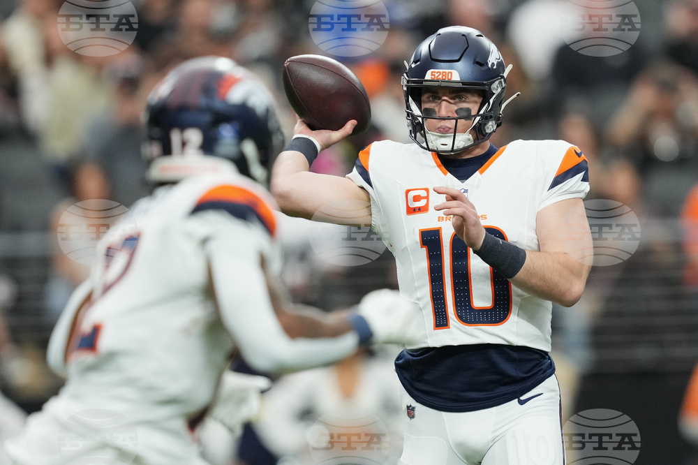 Broncos Raiders Football