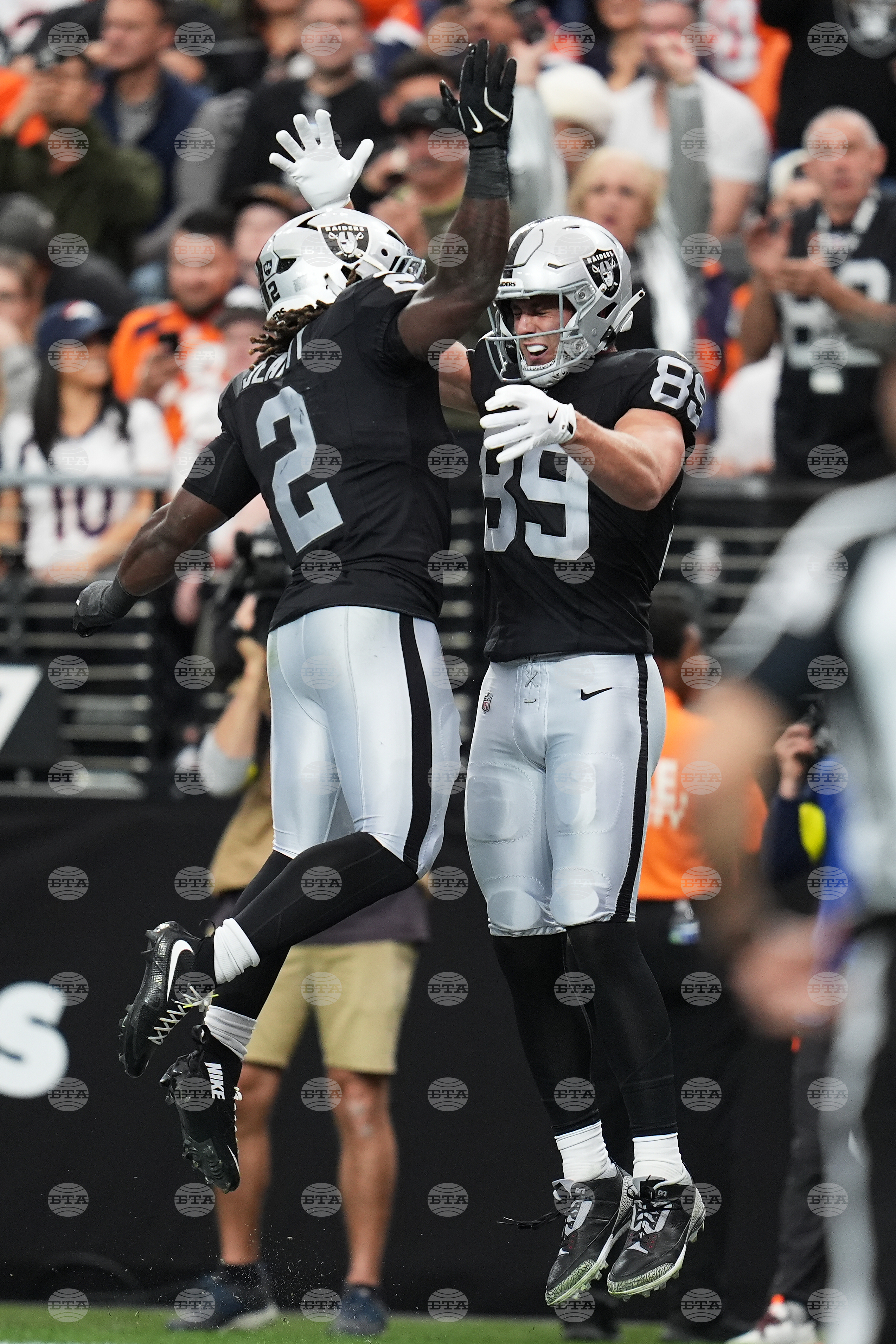 Broncos Raiders Football