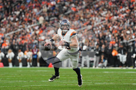 Broncos Raiders Football