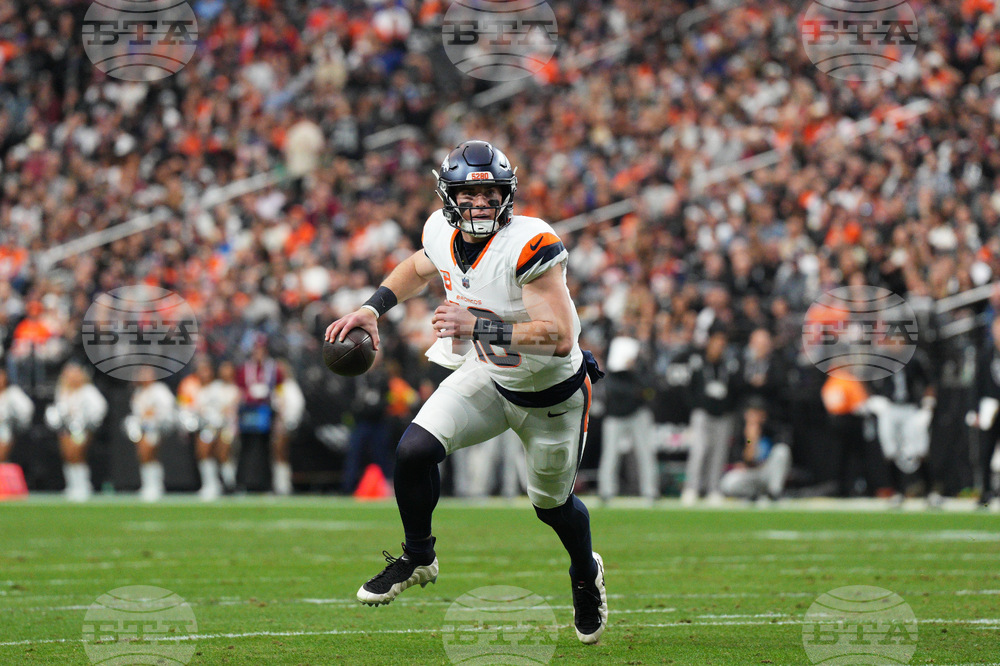 Broncos Raiders Football