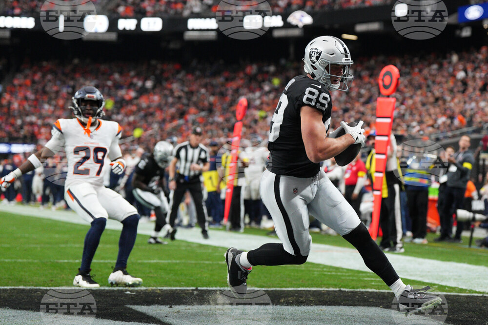 Broncos Raiders Football