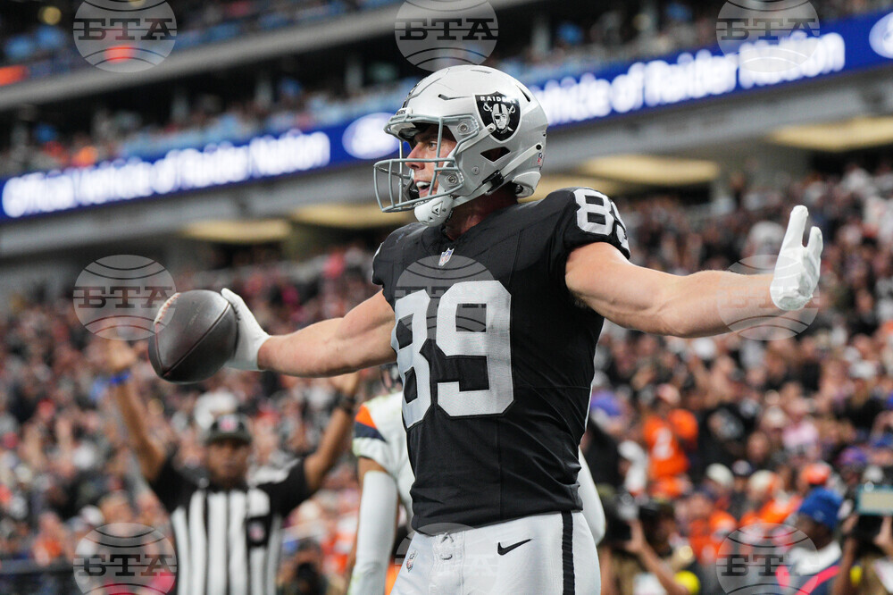 Broncos Raiders Football