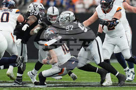 Broncos Raiders Football