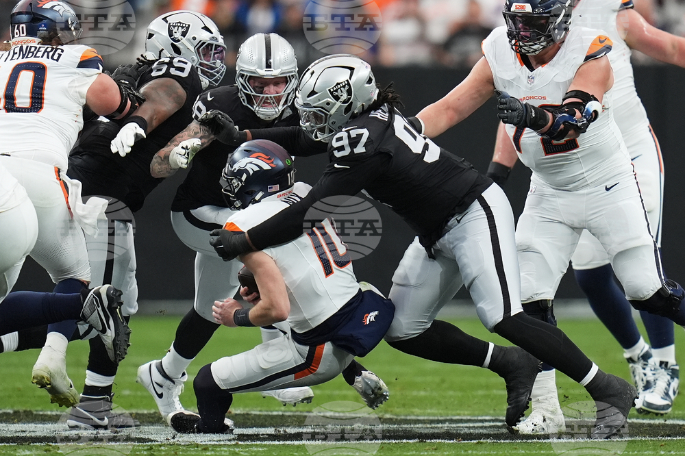 Broncos Raiders Football