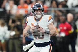 Broncos Raiders Football