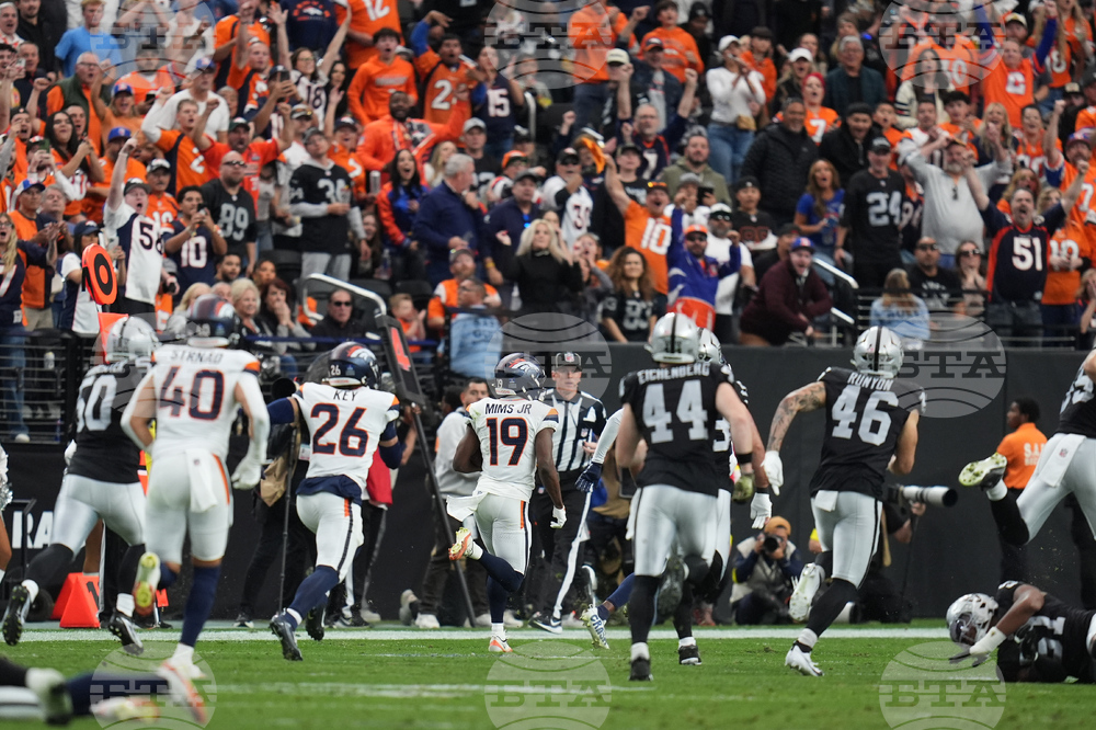 Broncos Raiders Football