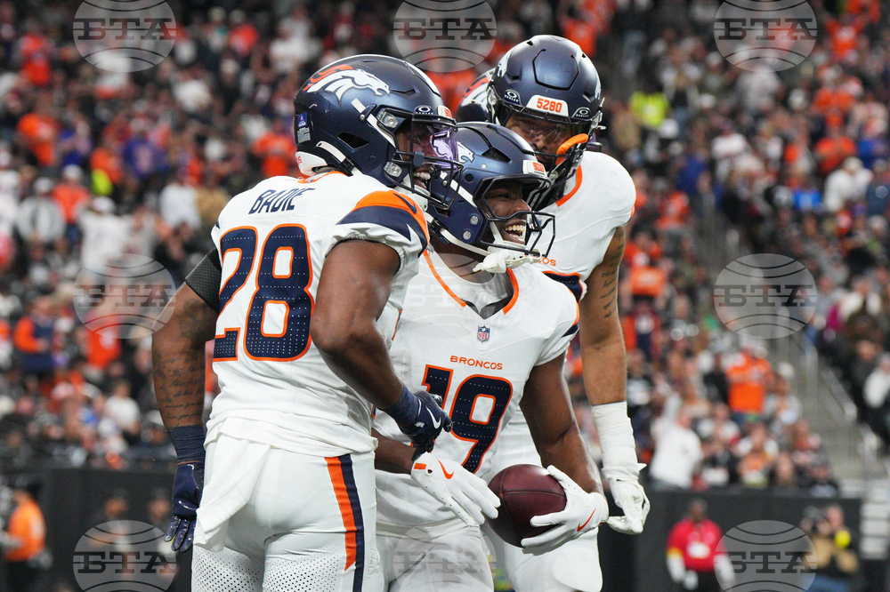 Broncos Raiders Football