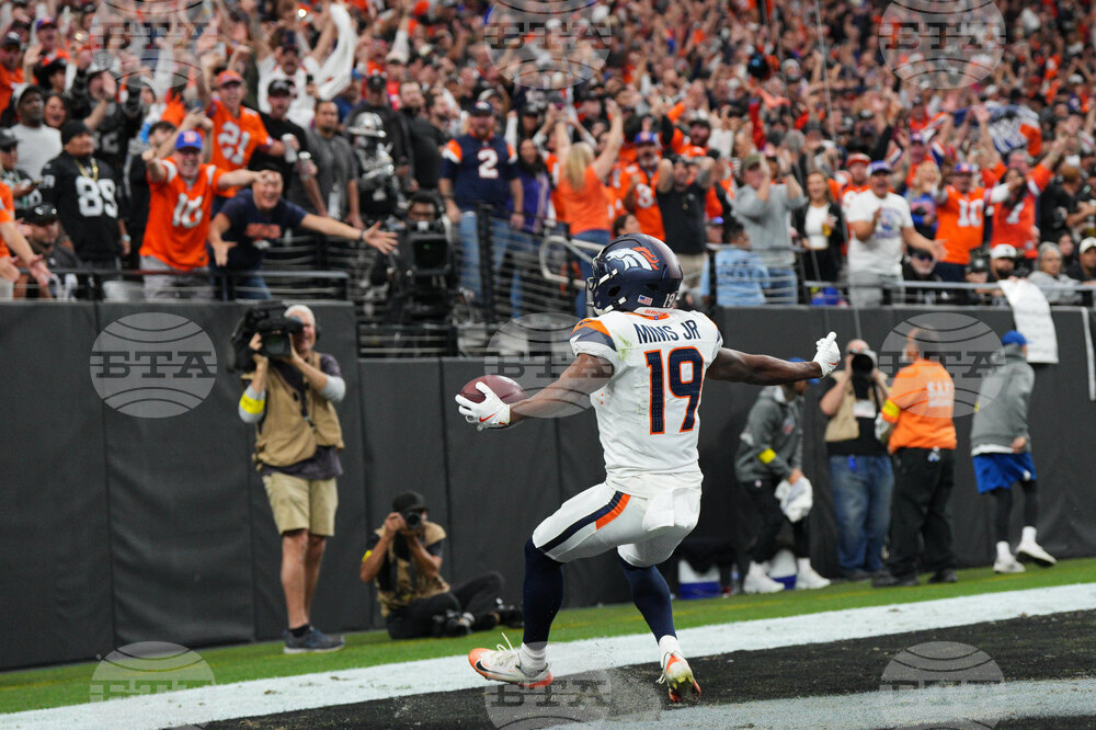 Broncos Raiders Football