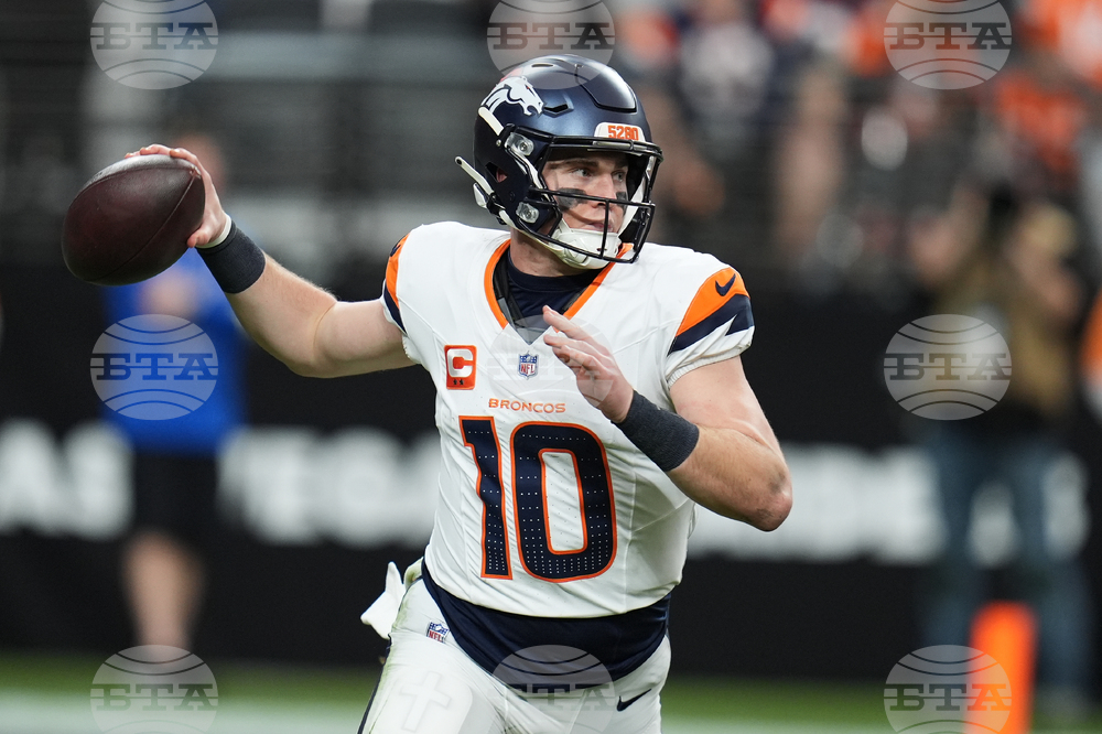 Broncos Raiders Football