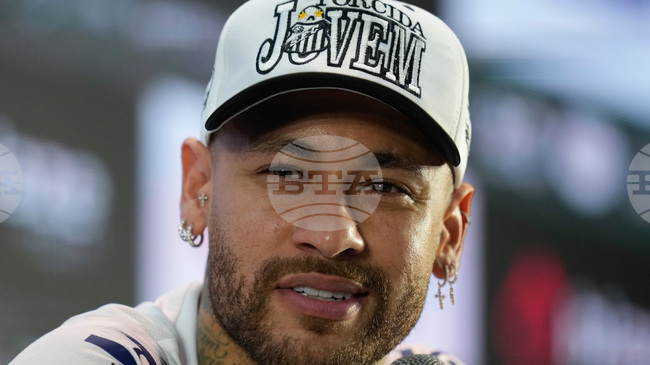 Неймар претърпя операция на коляното