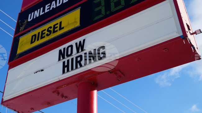 Наемането на нови служители в САЩ през декември не е било високо, въпреки че безработицата се е понижила до 4,4 на сто