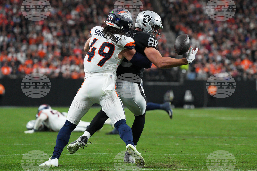 Broncos Raiders Football