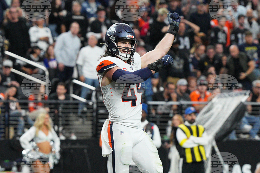 Broncos Raiders Football