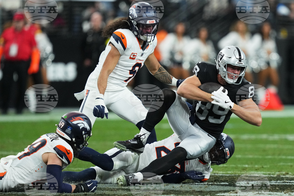 Broncos Raiders Football