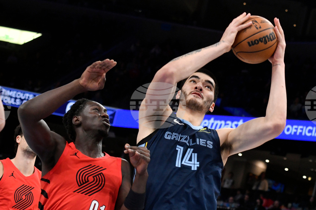 Центърът на Мемфис Зак Иди ще пропусне поне месец в НБА заради контузия на глезена