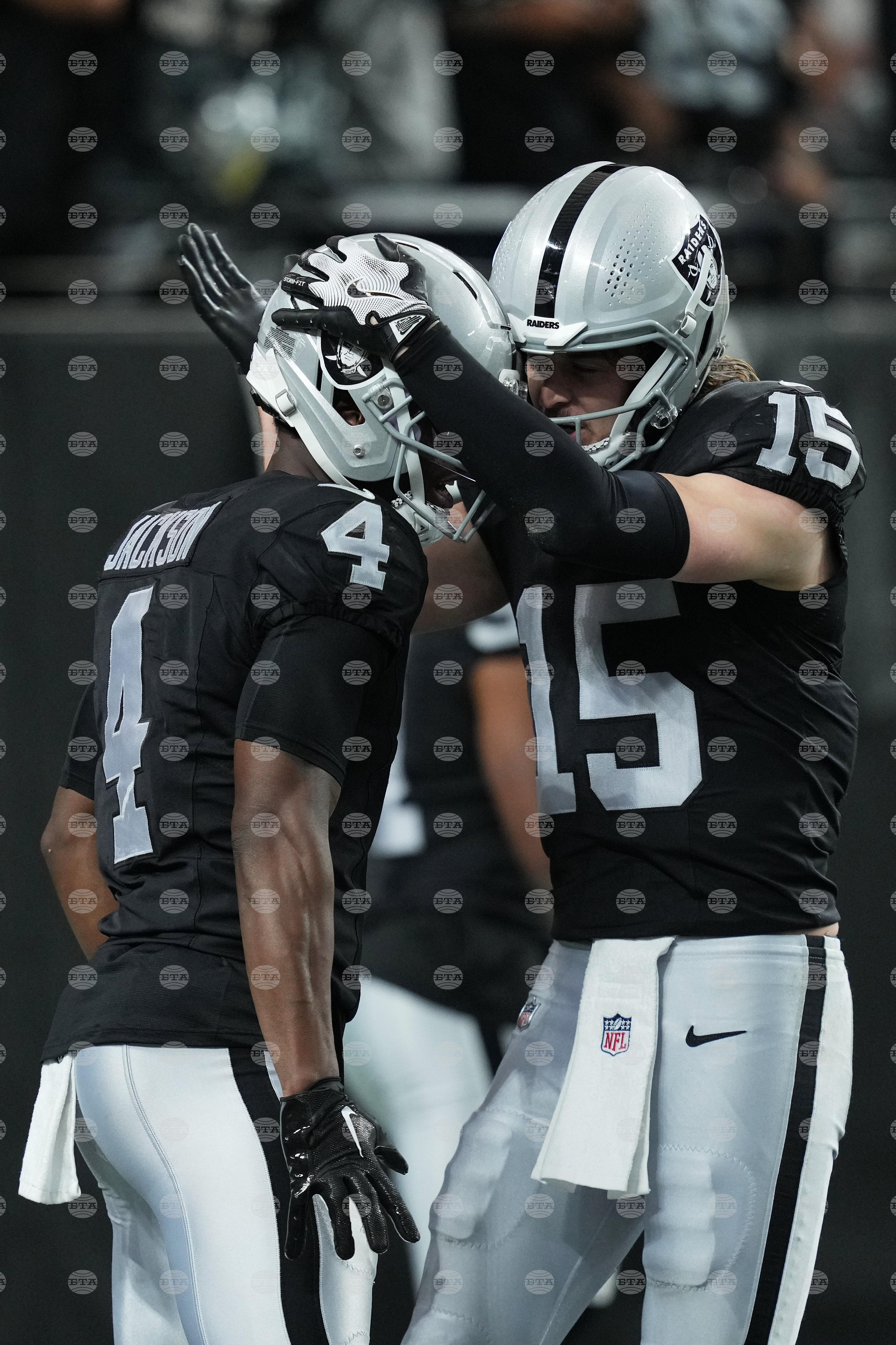 Broncos Raiders Football