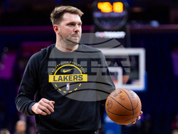 Lakers 76ers Basketball