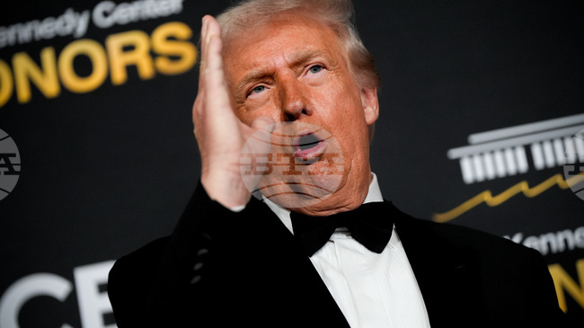 Сделката за закупуването на „Уорнър Брос Дискавъри“ от „Нетфликс“ може да е проблемна, заяви президентът Тръмп