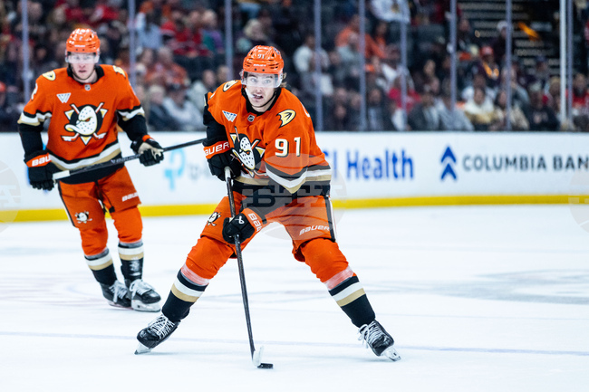 Нов успех за Колорадо, лидерът в Тихоокеанската дивизия на НХЛ Анахайм вкара седем гола на Чикаго