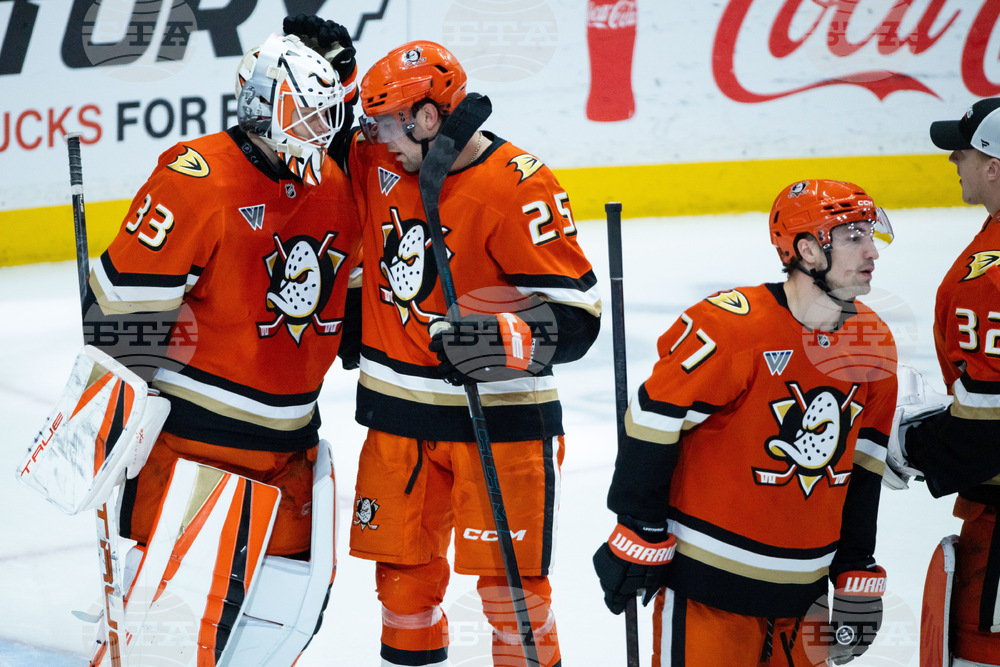 Blackhawks Ducks Hockey