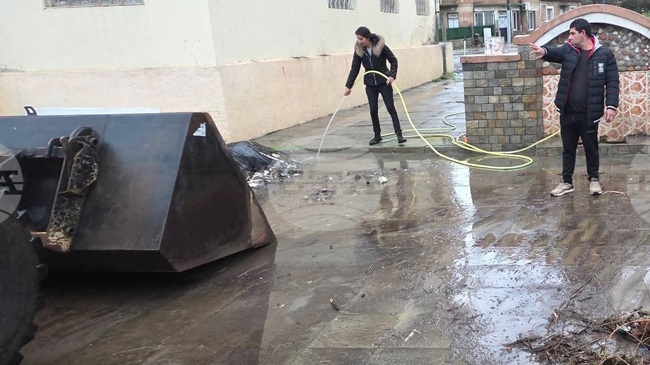 В созополското село Зидарово продължава разчистването след наводнението от 6 декември