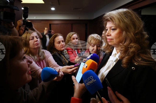 Този вот на недоверие е различен от предходните, защото има подкрепата на мнозинството от гражданите, каза вицепрезидентът Илияна Йотова 
