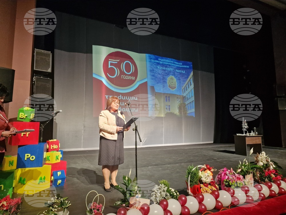 Професионалната гимназия по химични технологии и биотехнологии „Мария Кюри“ в Разград отбеляза с тържествен концерт своя 50-годишен юбилей