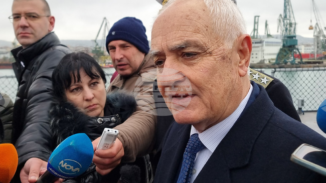 Министър Атанас Запрянов се надява турският посланик в България да даде информация за причините, поради които танкерът „Кайрос“ се е озовал край бреговете на Ахтопол