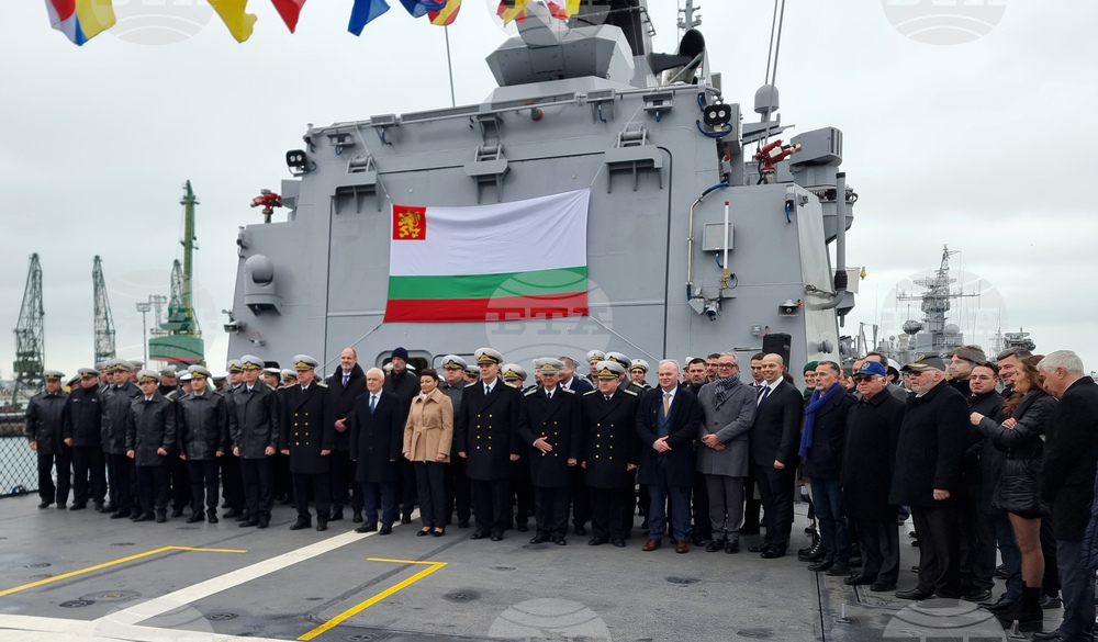 Варна - военен ритуал - кораб - флаг