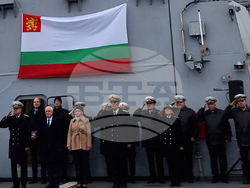 Варна - военен ритуал - кораб - флаг