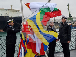 Варна - военен ритуал - кораб - флаг