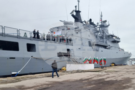 Варна - военен ритуал - кораб - флаг