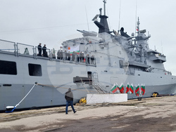 Варна - военен ритуал - кораб - флаг