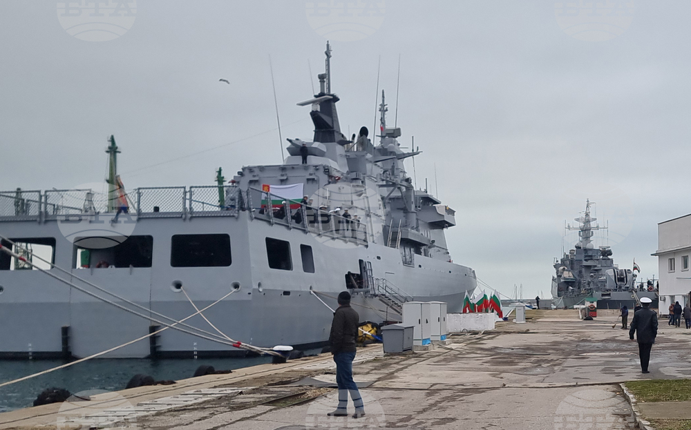 Варна - военен ритуал - кораб - флаг