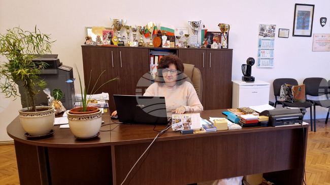 Участието в олимпиадите по природни науки създава състезателен дух, каза Вилиола Любенова, директор на ППМГ "Нанчо Попович" – Шумен