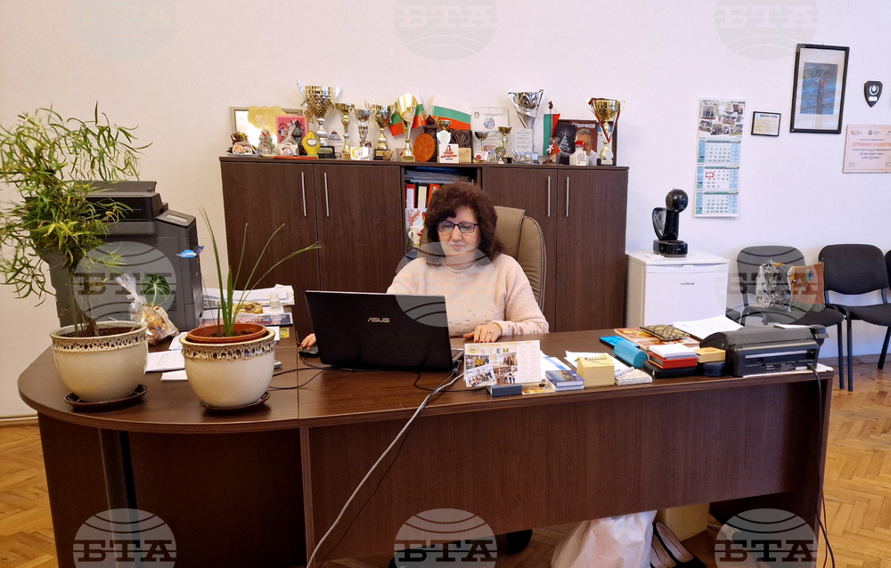 Участието в олимпиадите по природни науки създава състезателен дух, каза Вилиола Любенова, директор на ППМГ "Нанчо Попович" – Шумен