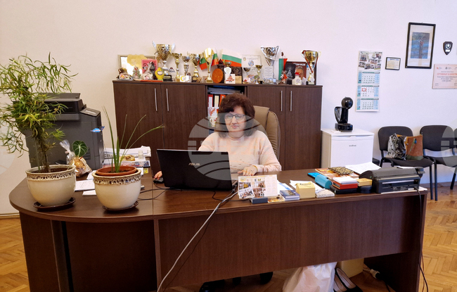 Участието в олимпиадите по природни науки създава състезателен дух, каза Вилиола Любенова, директор на ППМГ "Нанчо Попович" – Шумен