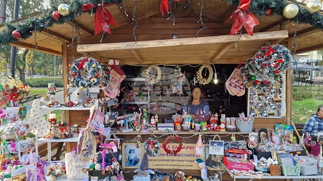 Благотворителни каузи на коледния базар във Велико Търново събират средства за добри дела