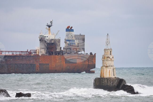 Българската асоциацията на морските капитани предлага мерки за справяне с риска от замърсяване на морското крайбрежие заради танкера „Кайрос“