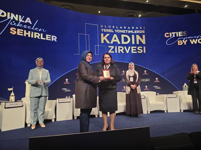 Кметът на Момчилград Илкнур Кязим участва в международен панел, посветен на жените в местната власт