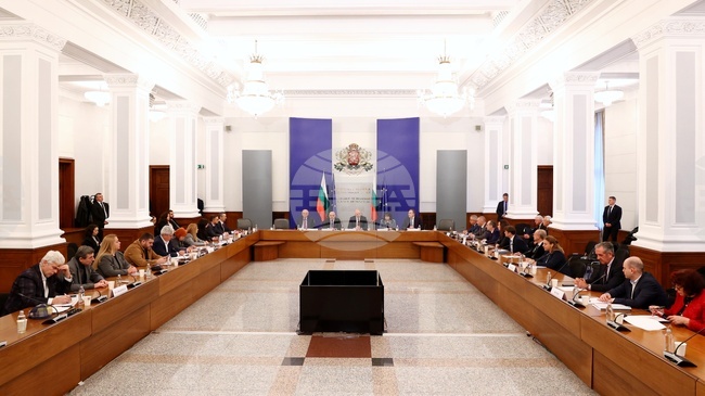 Националният съвет за тристранно сътрудничество обсъди проектобюджетите на НЗОК и ДОО и проекта на държавния бюджет за 2026 г.