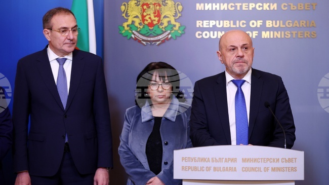 Чрез съвместната ни работа успяхме да предложим един бюджет, който ще даде възможност на България да влезе спокойно и достойно в еврозоната, каза Теменужка Петкова