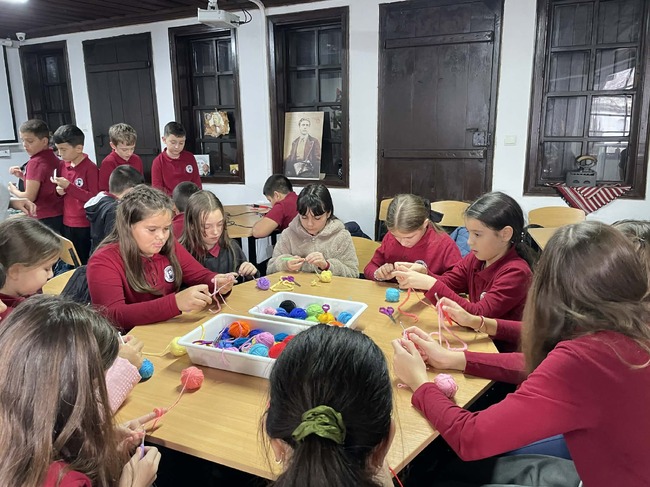 Защо знанията и уменията са важни за живота научиха ученици от Търговище в занимания в Музейния образователен център 