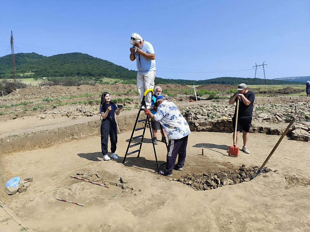 РИМ – Бургас: Нови важни открития са направени при спасителните разкопки по трасето на газопровода край с. Трънак, Руенско
