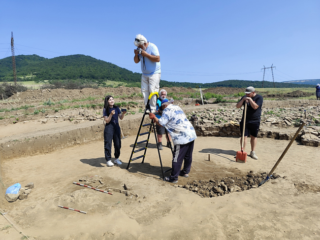 РИМ – Бургас: Нови важни открития са направени при спасителните разкопки по трасето на газопровода край с. Трънак, Руенско